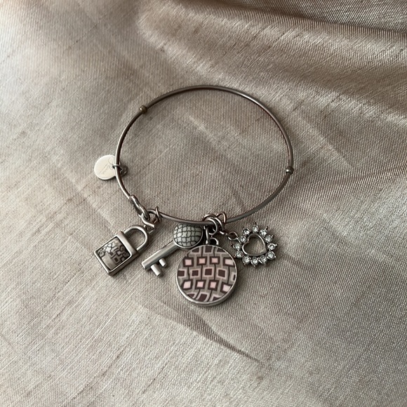 Jilzara Jewelry - Jilzara charm bracelet clay beads